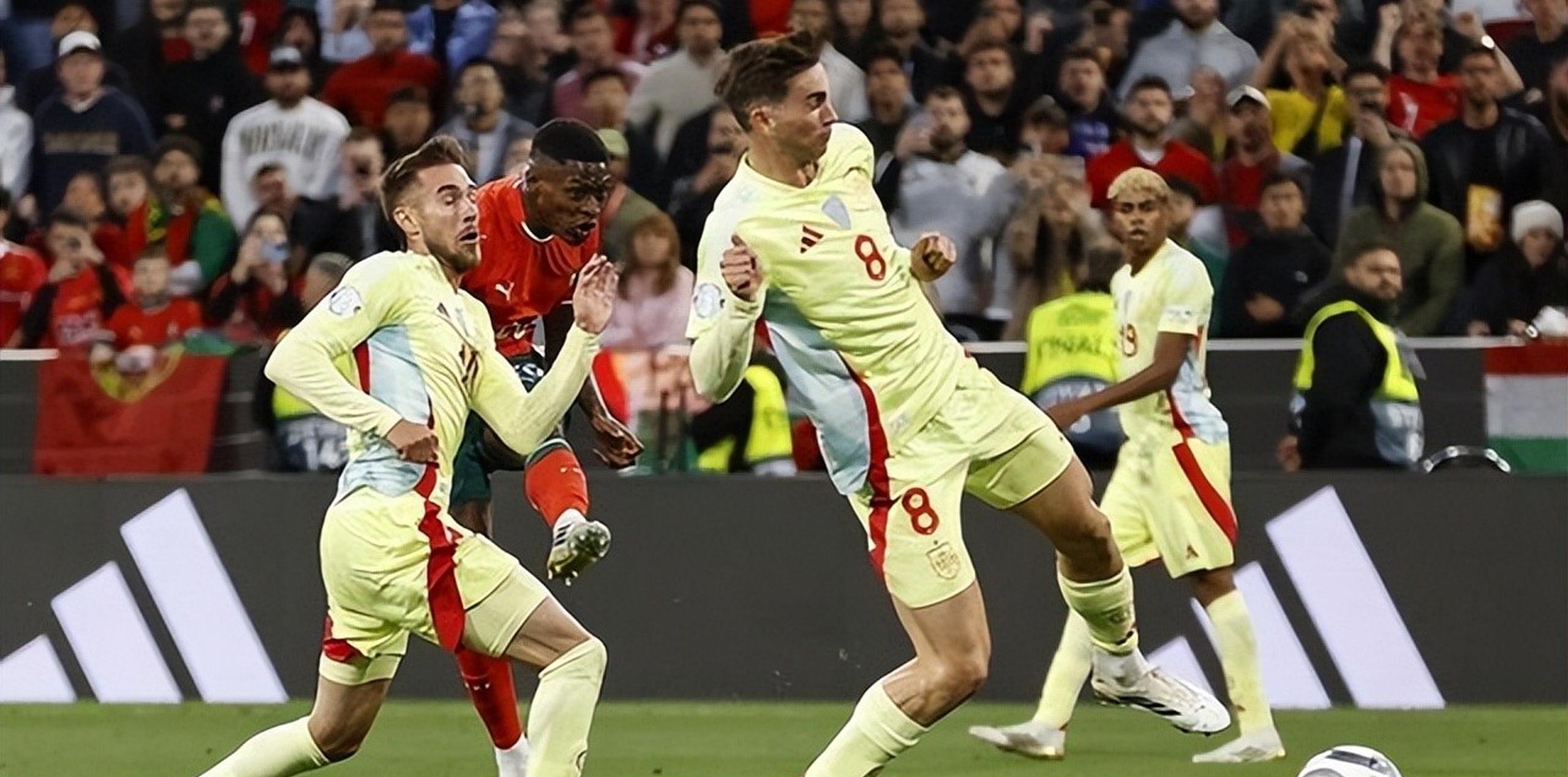 包含意大利遭遇葡萄牙爆冷，世界杯局势紧张的词条