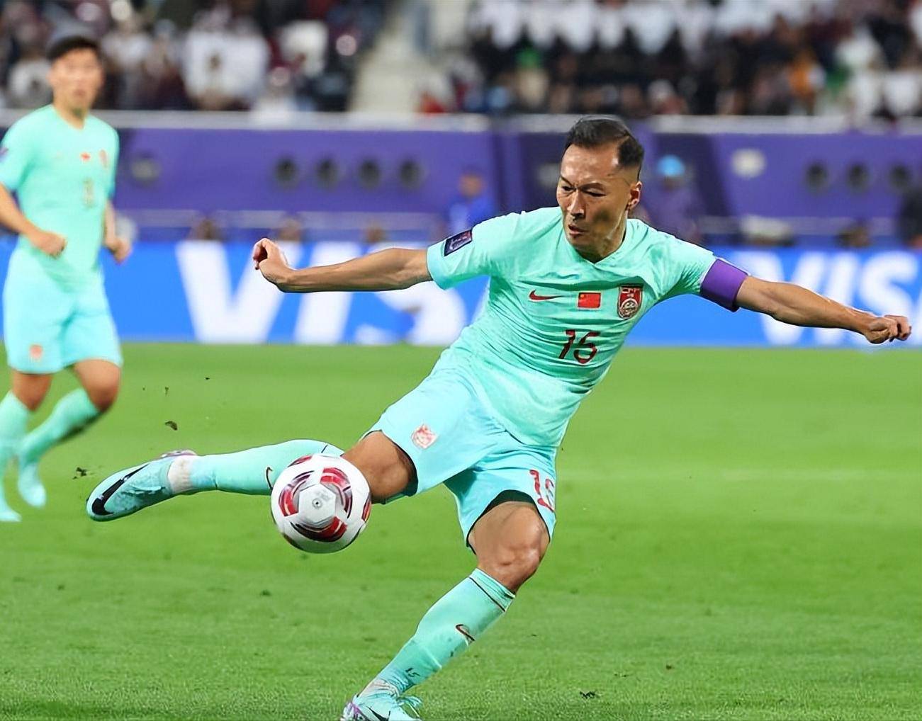 亚洲球员在国外比赛中争取佳绩