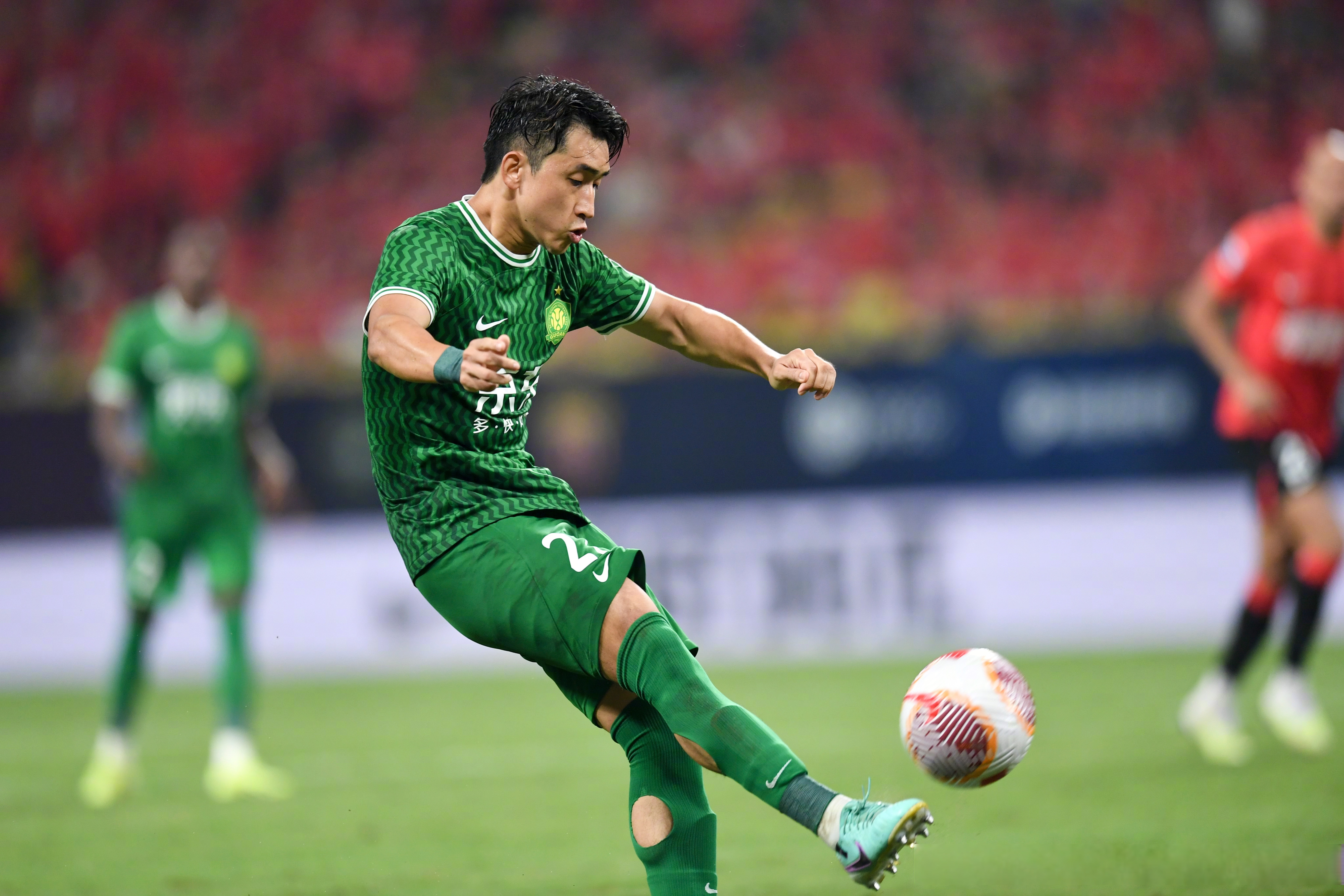 北京国安客场不敌对手，遭遇连败困境