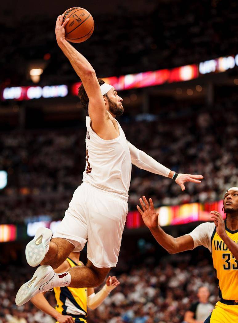 米切尔独得35分，爵士击败步行者