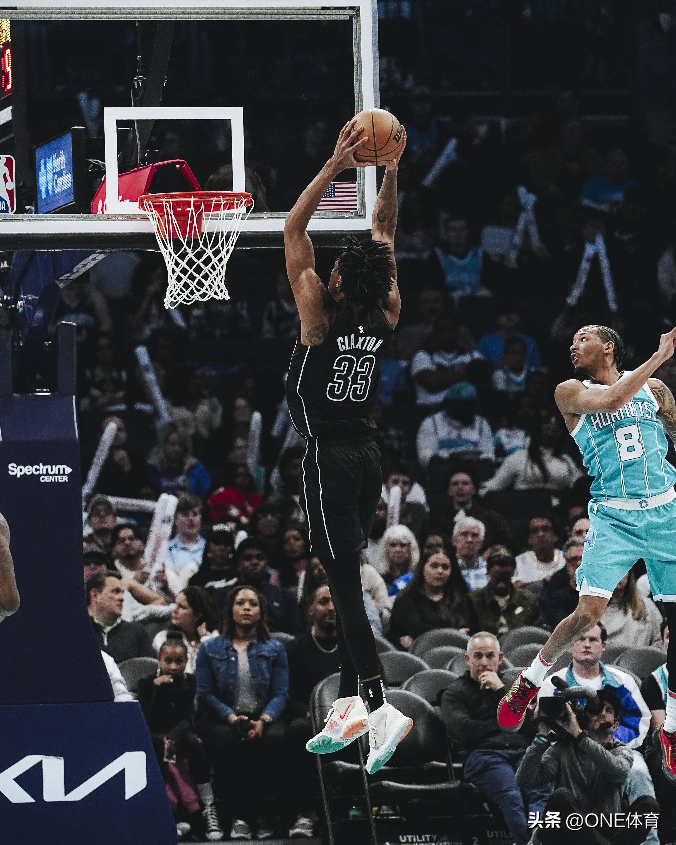 篮网客场战胜老鹰，全力以赴