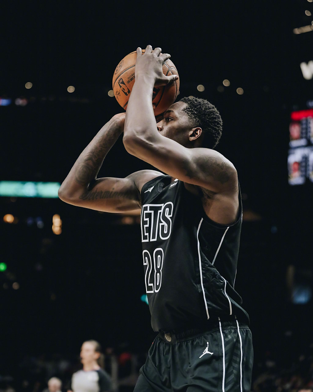 篮网客场战胜老鹰，全力以赴