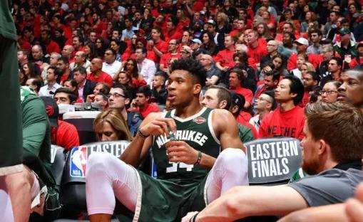 猛龙在加时赛中获胜,豪取五连胜 猛龙在加时赛中获胜,豪取五连胜