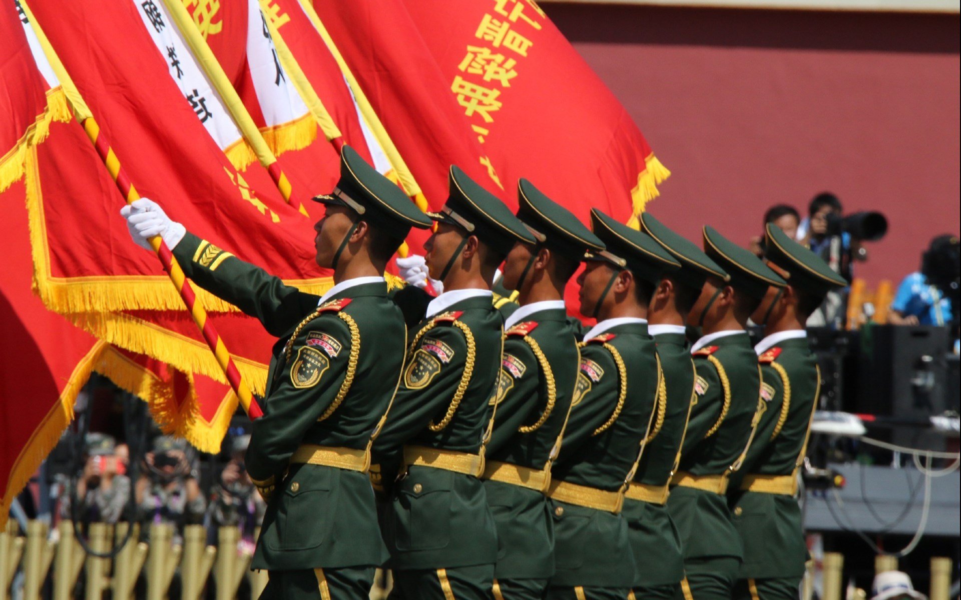 迈阿密风暴，F1新赛季揭幕战，一场关乎王权的美国巅峰对决