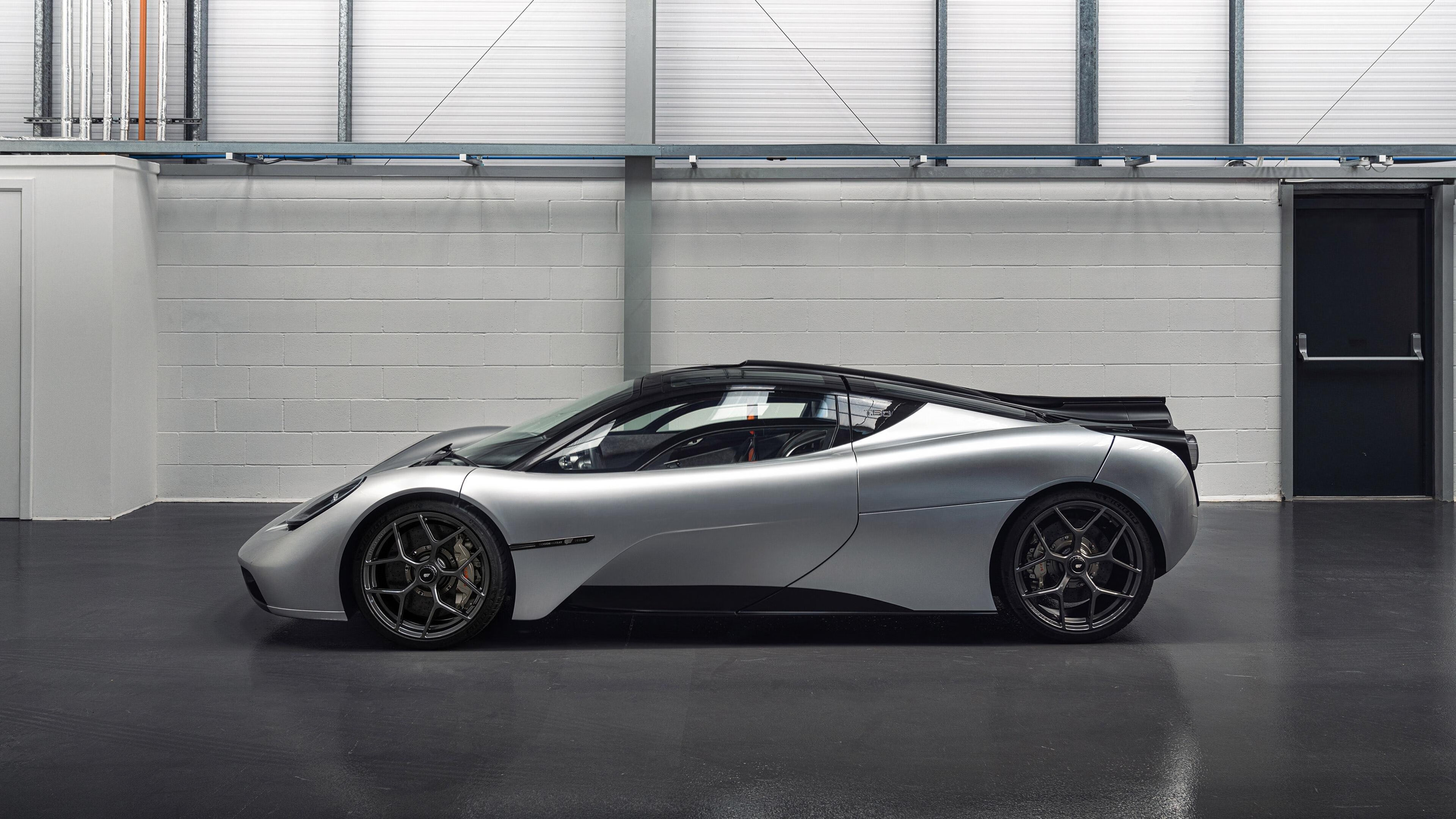 安哥拉铁血防线强行终结巴萨神话,迪巴拉魔术师般节奏引领全队逆转