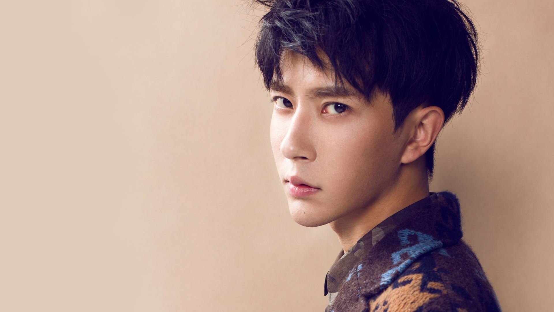 威尔士小镇掀翻德甲巨人!阿拉巴里程碑之夜见证足球奇迹