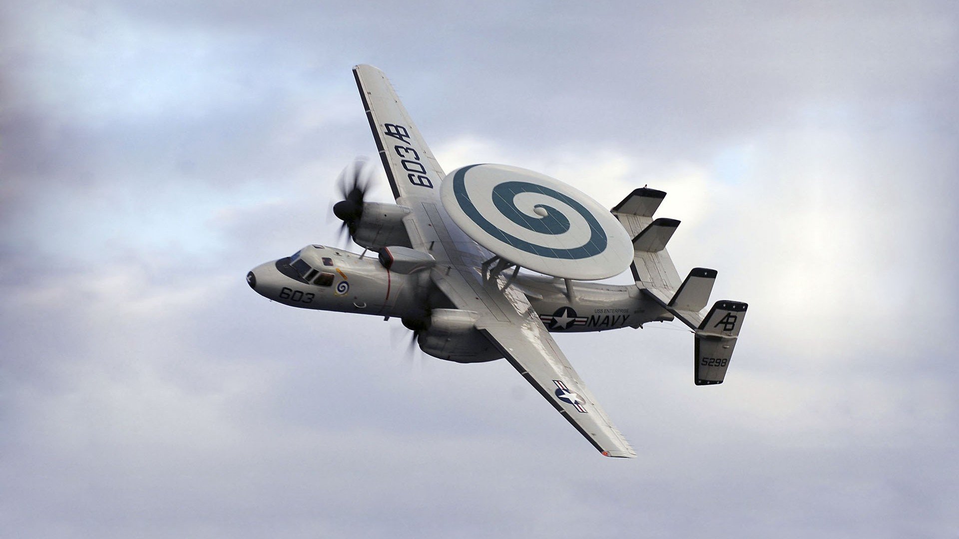 凯恩绝杀救主，丹麦突围海湾天坑