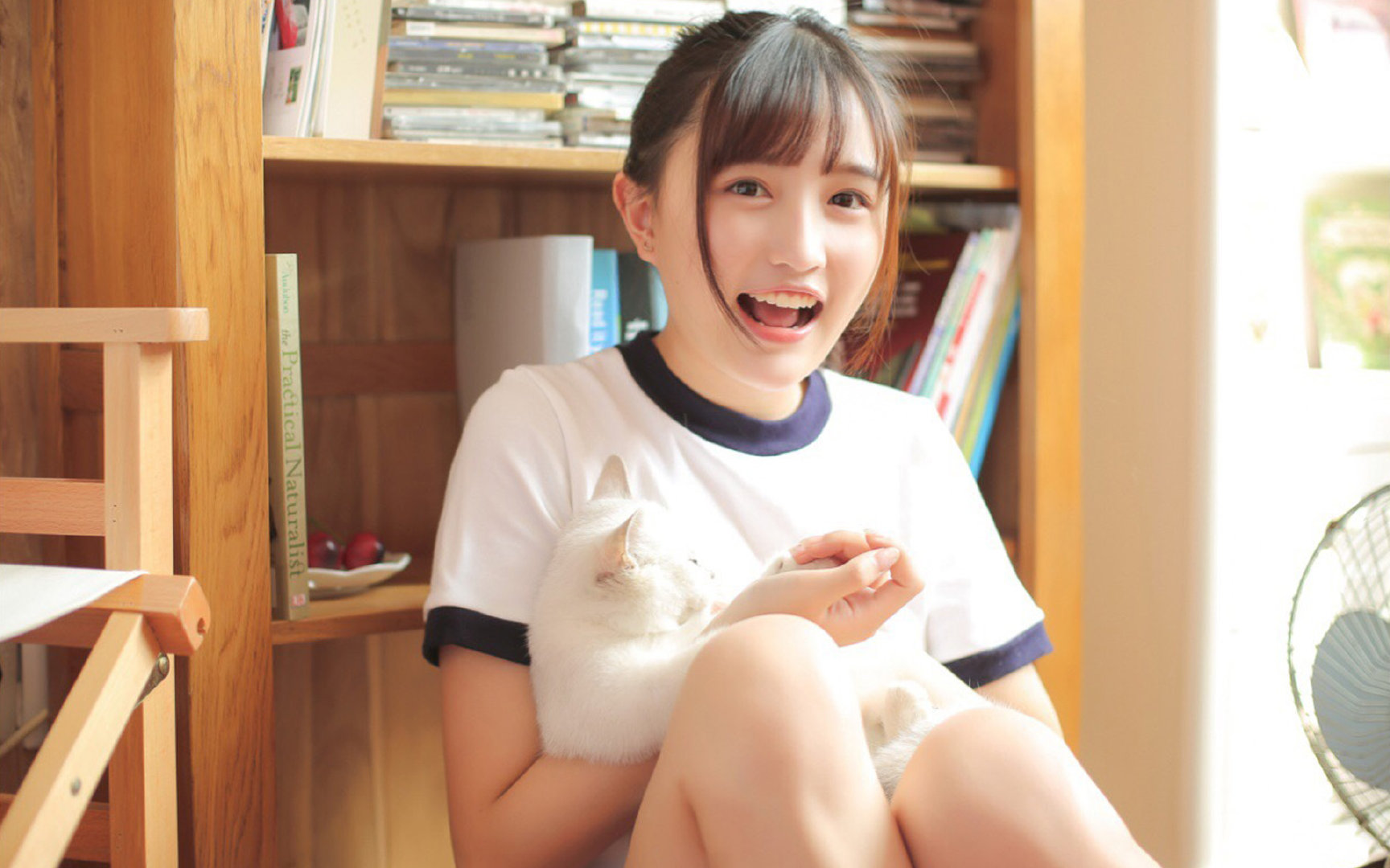 莱万爆发独揽三球，比利亚雷亚尔半场闪电战击溃荷兰豪门